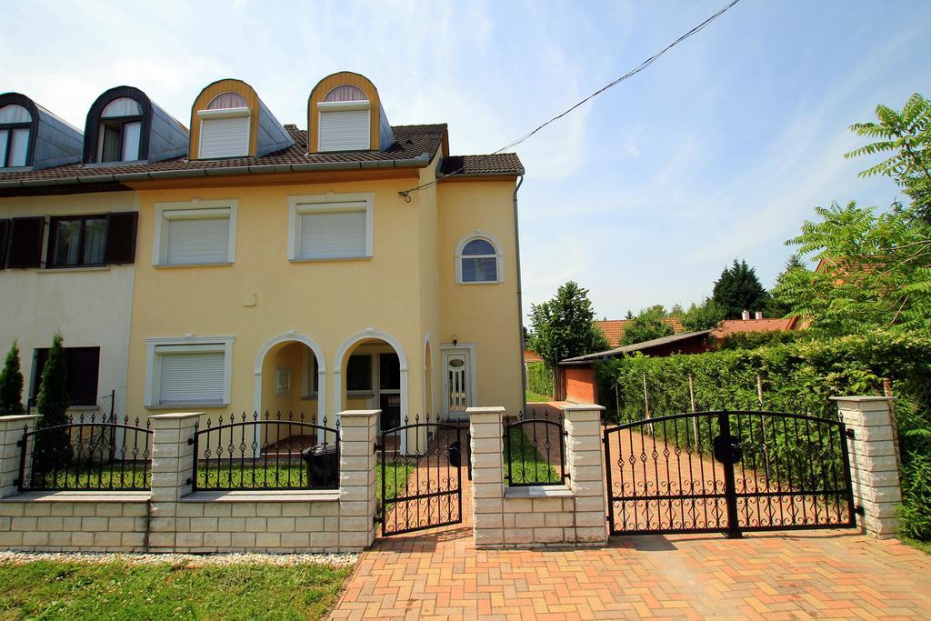 Fausztland Apartments Замарді Екстер'єр фото