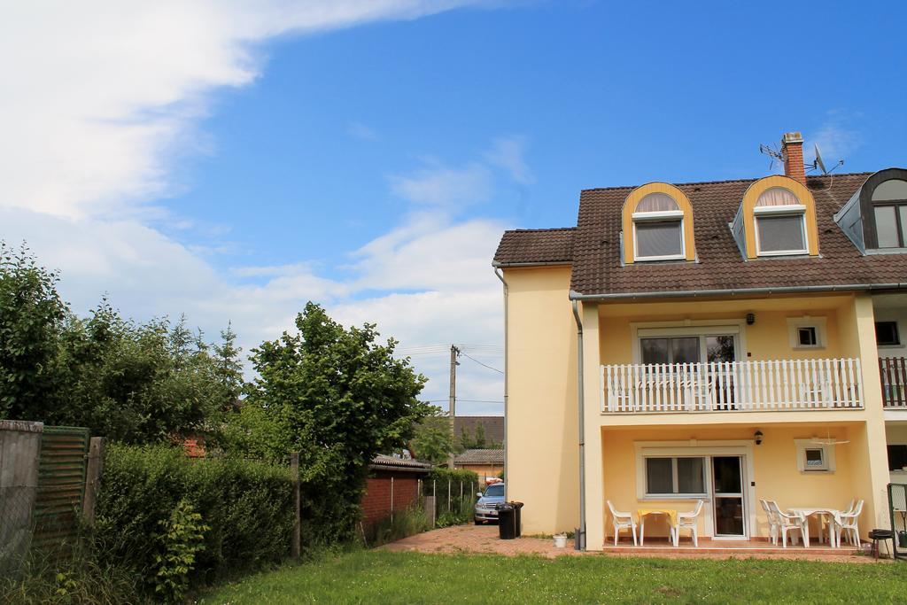 Fausztland Apartments Замарді Екстер'єр фото